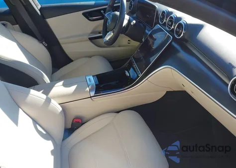 2025 Mercedes-Benz C 300 z USA, uszkodzony, nr VIN W1KAF4HB5SR253285